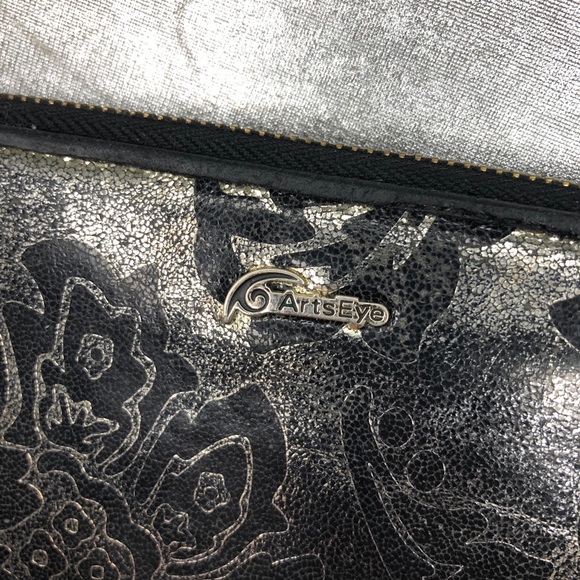 Arts Eye zip around wallet. Excellent condition. Silver and black leather. - Picture 5 of 10